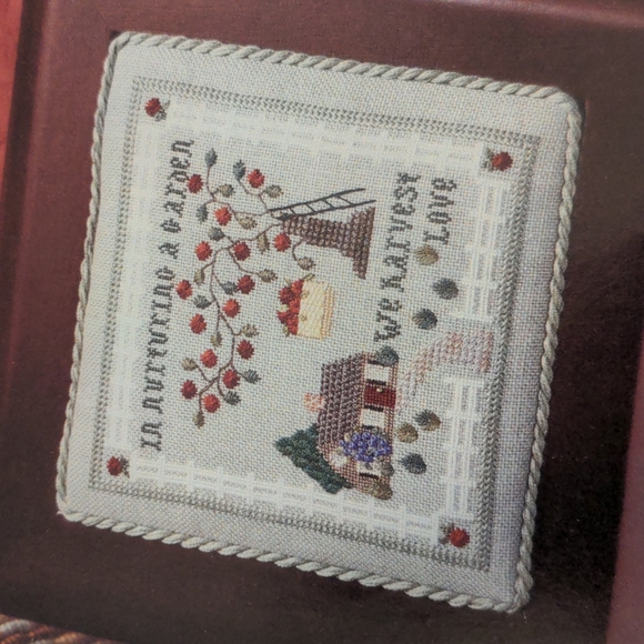 Just CrossStitch Magazine October 1999 - Picture 7 of 15